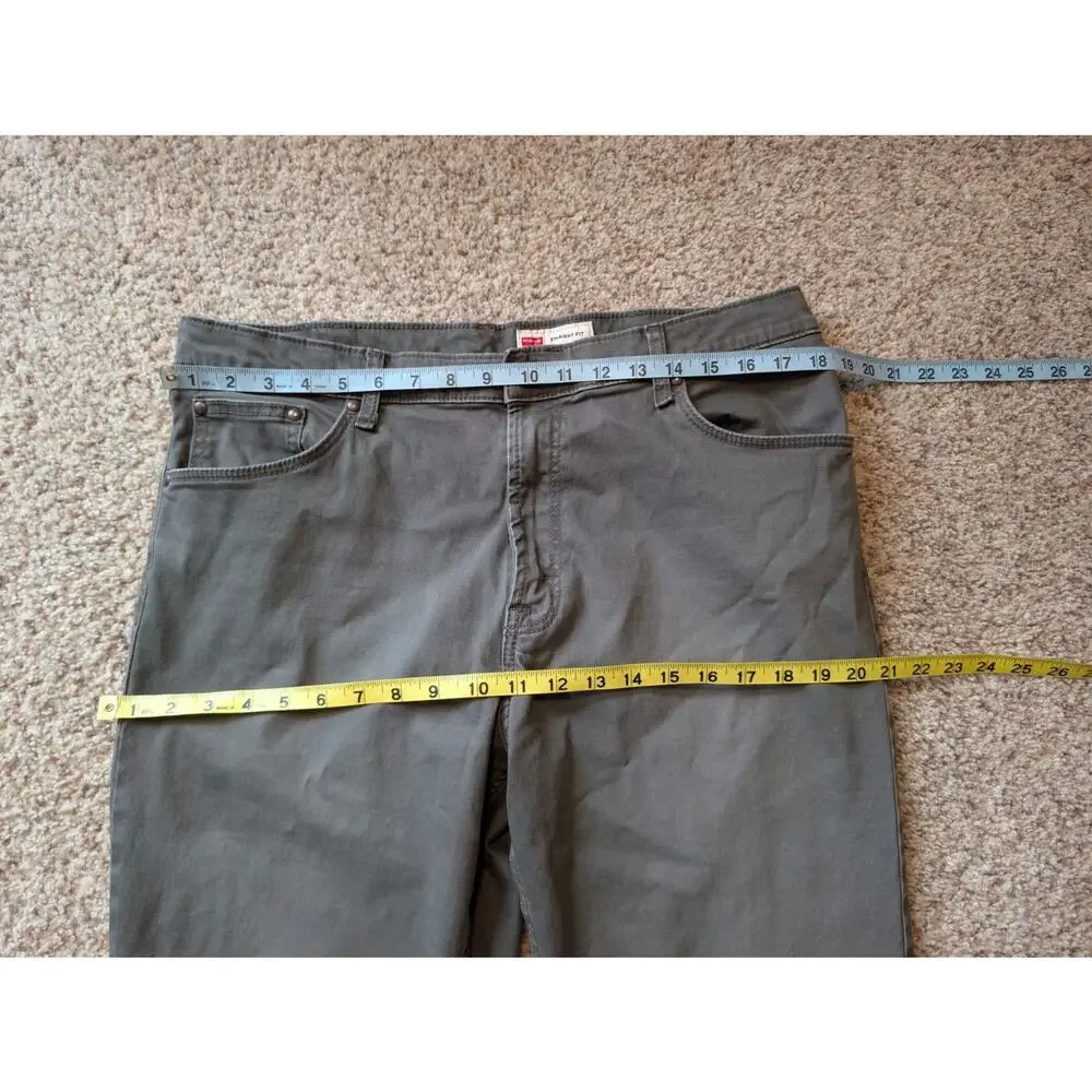Wrangler Men 36x32 Straight Fit Premium Quality Five Pocket Pants Olive Green